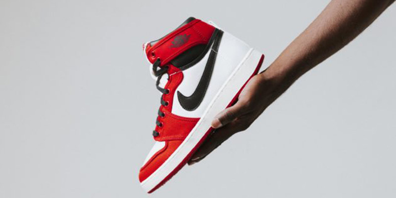 Giày Nike Air Jordan 1 KO Chicago 2021 Chính Hãng Giá Bao Nhiêu ?