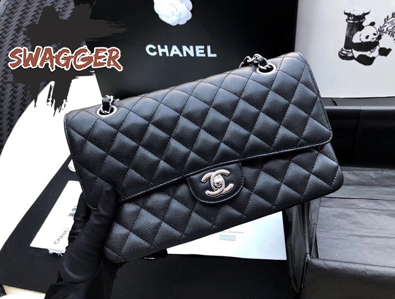 Túi Xách Chanel  Classic Flap Bag Black Silver Like Authentic sử dụng nguyên liệu da cừu nguyên bản như chính hãng, sản xuất hoàn toàn bằng thủ công, cam kết chất lượng tốt nhất, bảo hành 1 năm, free ship toàn quốc