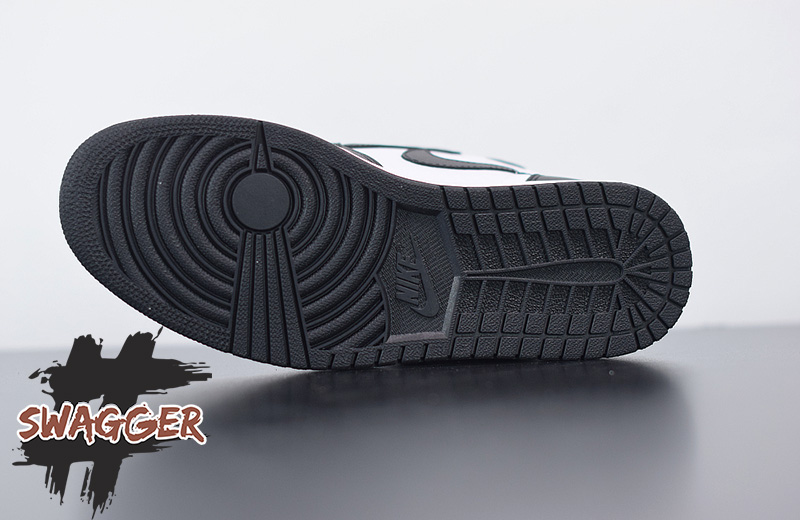Giày Nike Air Jordan 1 Black White Pk God Factory sử dụng chất liệu chính hãng, chuẩn 99% cam kết chất lượng tốt nhất