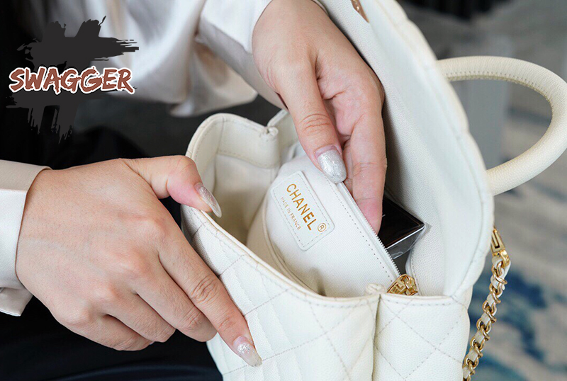 Túi Xách Chanel Coco Handle Small Crossbody Like Authentic sử dụng chất liệu da nguyên bản như chính hãng, sản xuất hoàn toàn bằng thù công, chuẩn 99% cam kết chất lượng tốt nhất hiện nay