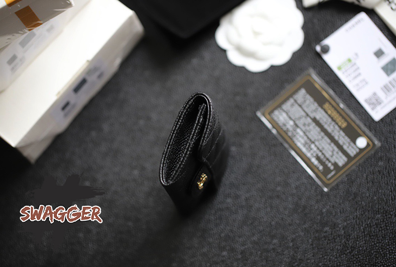 Chanel Grained Calfskin & Gold-Tone Metal Black Classic Flap Wallet Like Authentic sử dụng chất liệu chính hãng, sản xuất bằng thủ công, chuẩn 99%, full box và phụ kiện, cam kết chất lượng tốt nhất
