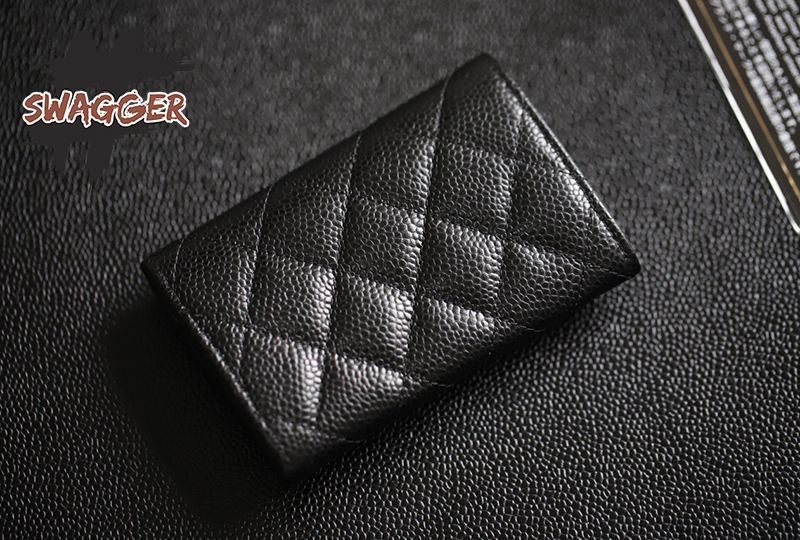 Chanel Grained Calfskin & Gold-Tone Metal Black Classic Flap Wallet Like Authentic sử dụng chất liệu chính hãng, sản xuất bằng thủ công, chuẩn 99%, full box và phụ kiện, cam kết chất lượng tốt nhất