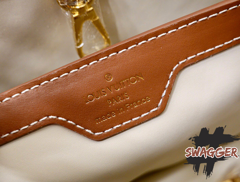 Túi Xách Louis Vuitton Capucines 2021 M57361 Like Authentic sử dụng chất liệu chính hãng, sản xuất bằng thủ công, cam kết chất lượng tốt nhất. kim loại mạ vàng 24k. full box và phụ kiên, hổ trợ trả góp 0% bằng thẻ tín dụng