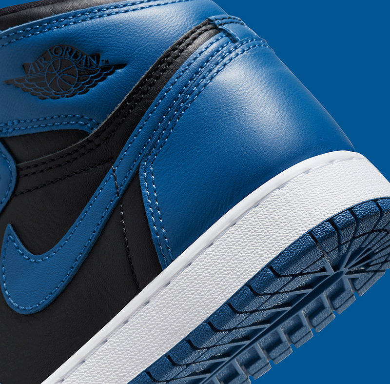 giày nike Air Jordan 1 Dark Marina Blue là một trong những đôi sneaker được nike cho ra mắt vào thàng 2/2022, với màu sắc trẻ trung năng động. chúng ta cùng tìm hiểu chi tiết đôi giày này qua bài viết sau
