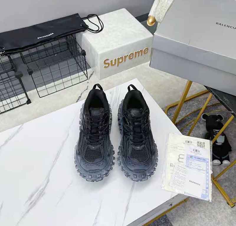 Giày Balenciaga Defender Sneaker 2022 plus sử dụng chất liệu nguyên bản so với hãng, chất lượng tương đương hãng, chuẩn 99% so với chính hãng, full box và phụ kiện