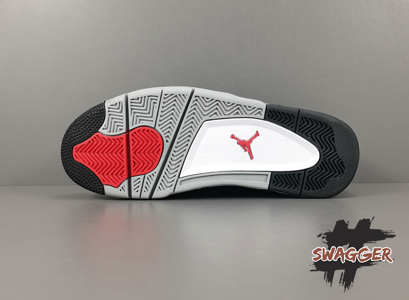 Giày Nike Air Jordan 4 Black Canvas PK God Factory sử dụng chất liệu chính hãng, gia công tại nhà máy pk god, chuẩn 99% so với chính hãng, full box và phụ kiện