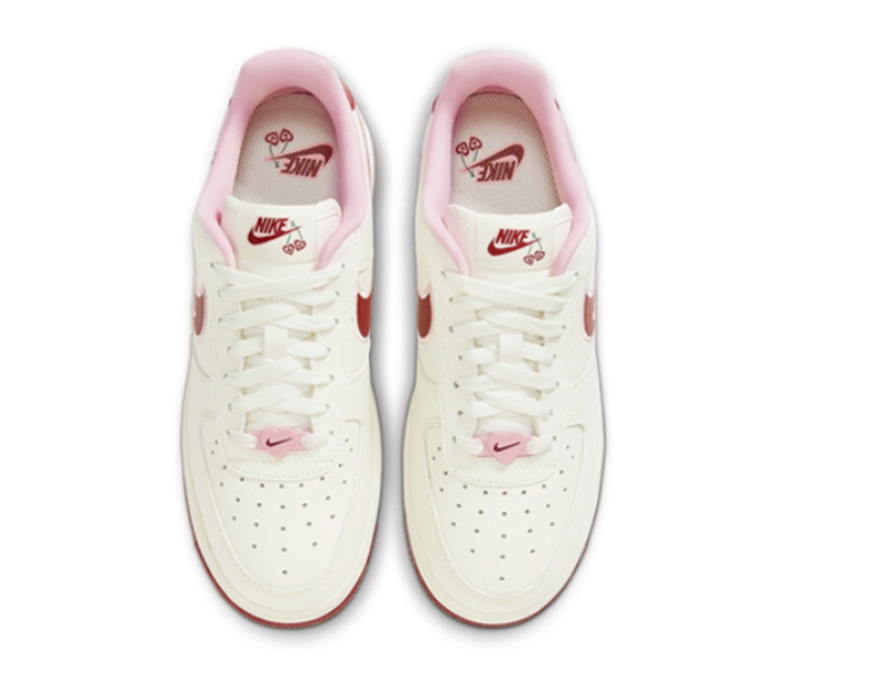 một trong những đôi giày Nike Air Force 1 Low Valentine’s Day được ra mắt vào ngày lễ tình yêu năm 2023 cùng swagger tìm hiểu đôi giày này có điều gì đặc biệt mà được nhiều bạn trẻ mong chờ đến vậy