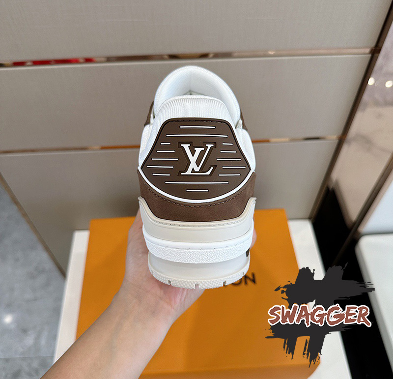 Giày LV Trainer Sneaker Moka Brown Like Authentic chuẩn 99% so với chính hãng, sử dụng cùng loại chất liệu da chính hãng, full box và phụ kiện cam kết chất lượng tốt nhất bao check