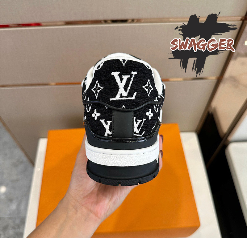 Giày Lv Trainer Sneaker Black Like Authentic chuẩn 99% so với chính hãng, sử dụng cùng loại chất liệu vs hãng, full box và phụ kiện, hỗ trợ trả góp bằng thẻ tín dụng