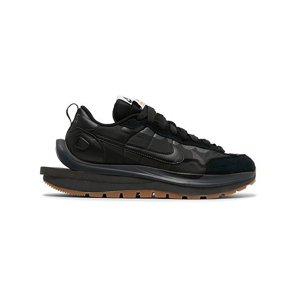 Giày Nike Sacai x VaporWaffle Black Gum Màu Đen DD1875-001 chất lượng chuẩn 99% so với chính hãng, cam kết chất lượng tốt nhất, được sản xuất tại nhà máy pk god, full box và phụ kiện, hỗ trợ trả góp bằng thẻ tín dụng