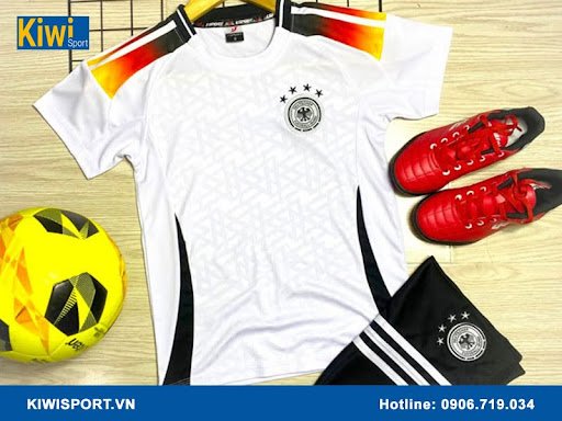 Tham khảo mẫu áo bóng đá cho trẻ em chính hãng 2025 tại Kiwisport