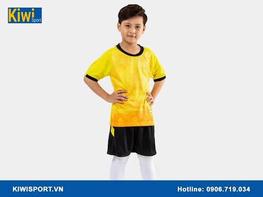 Tham khảo mẫu áo bóng đá cho trẻ em chính hãng 2025 tại Kiwisport