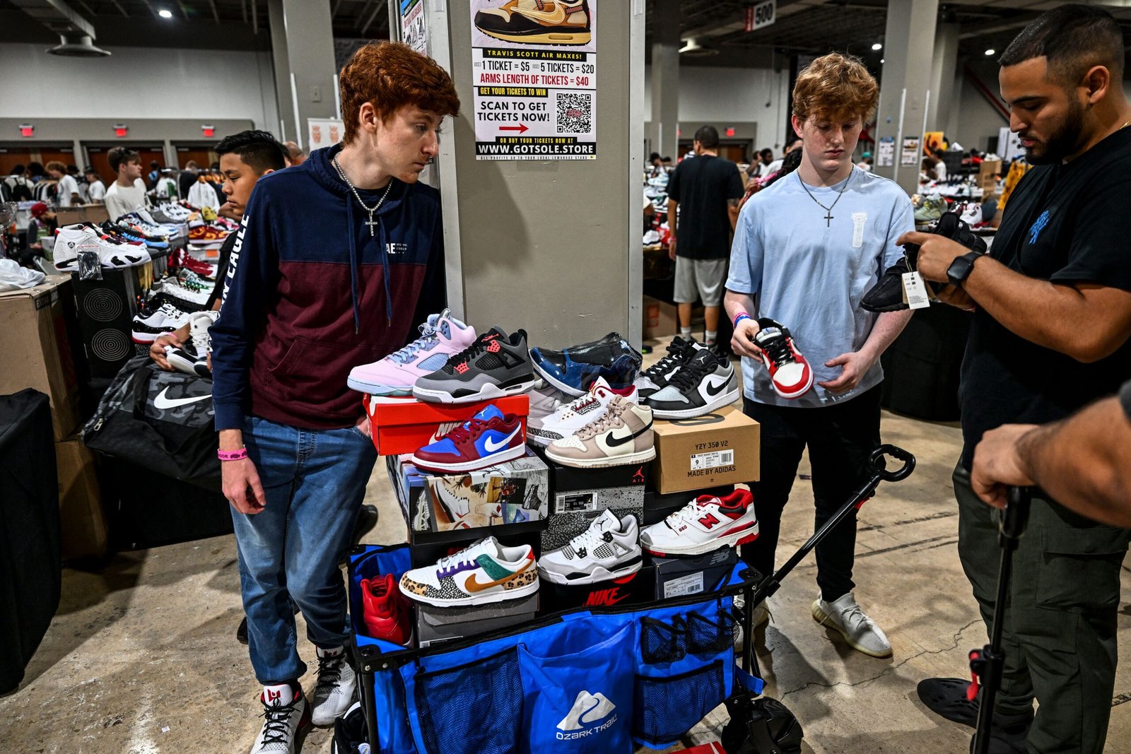 :công ty sản xuất giày adidas tại Việt Nam: Tổng quan chiến lược