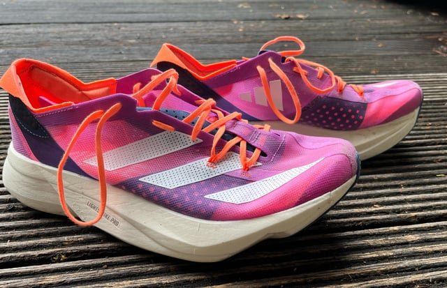 : Giày Phát Quang Adidas: Đánh Giá Toàn Diện