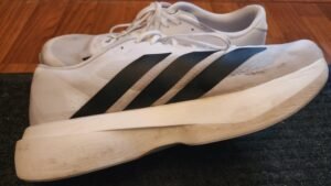 Giày Adidas Authentic: Hướng Dẫn Nhận Biết và Sở Hữu Chuẩn Xác