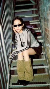 Hình Ảnh Giày Adidas Nữ: Khám Phá Phong Cách & Xu Hướng