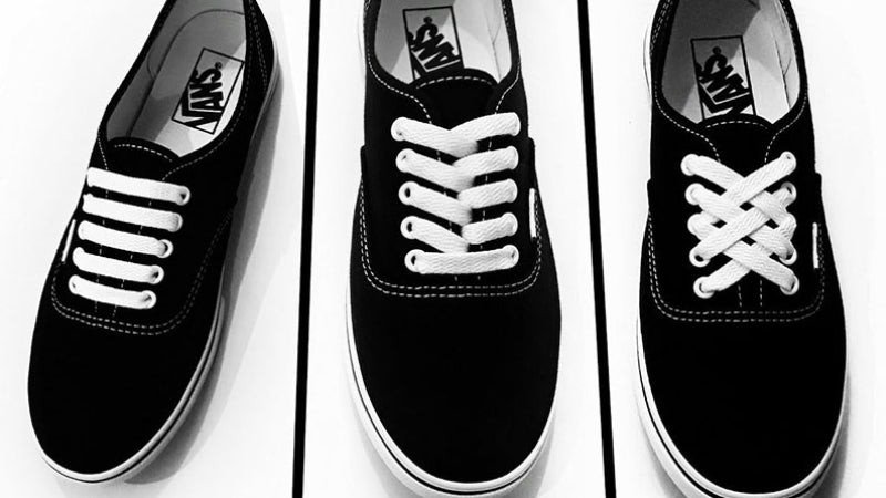 Ảnh minh họa cách buộc dây giày sneaker giấu dây kiểu chồng lên nhau, tạo sự gọn gàng và độc đáo