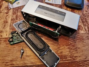 Bên trong loa Bose SoundLink Mini 1 với mainboard mới và pin 18650 có thể tháo rời