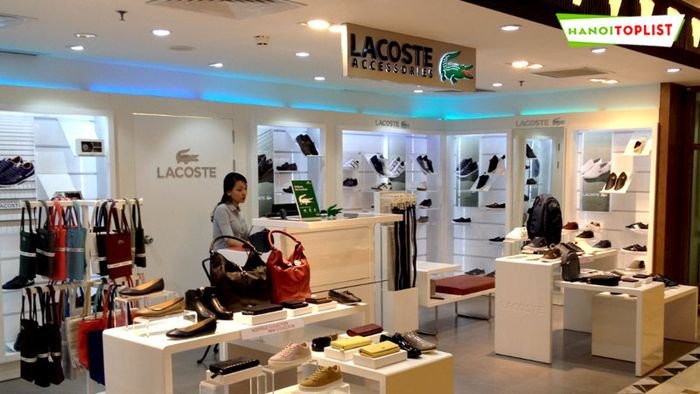 Bộ sưu tập trang phục Lacoste trẻ trung, thanh lịch tại cửa hàng Lacoste Hà Nội
