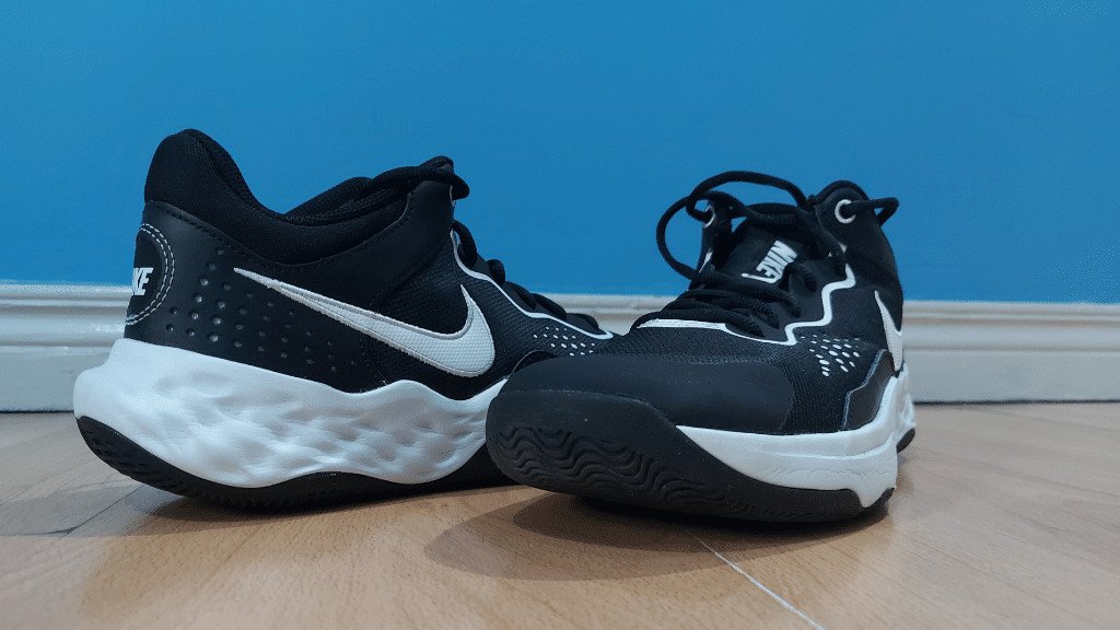 Cảm giác vừa vặn khi mang Nike Fly By Mid 3