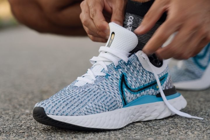 Cận cảnh Nike React Infinity Run Flyknit 3 khi mang trên chân