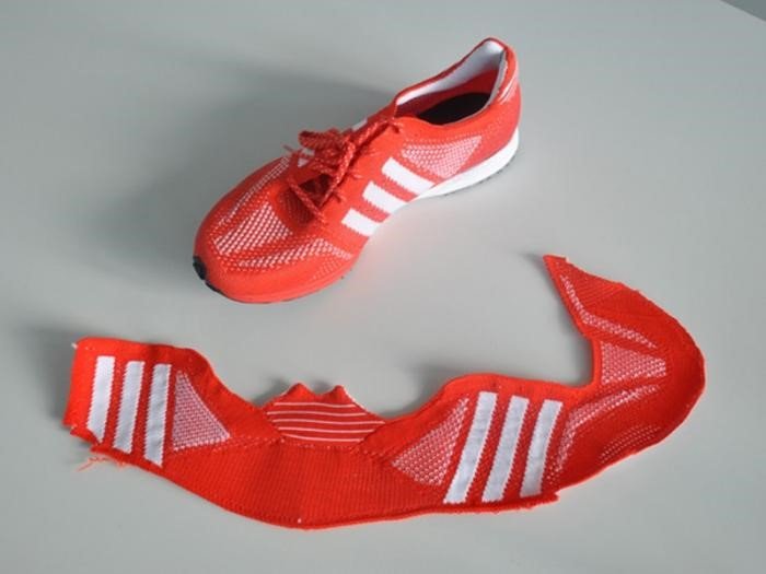 Công nghệ Primeknit trên thân giày Adidas mang lại sự thoáng khí và ôm chân