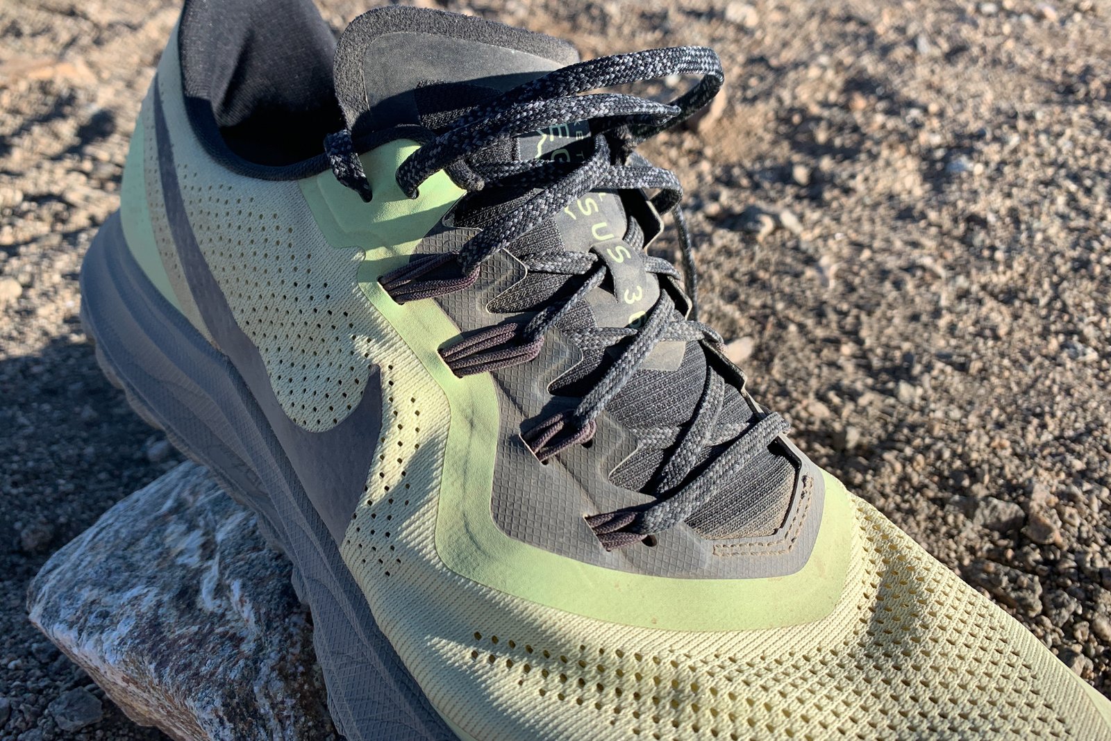 Đế giữa của Nike Air Zoom Pegasus 36 Trail cho thấy khả năng đệm linh hoạt