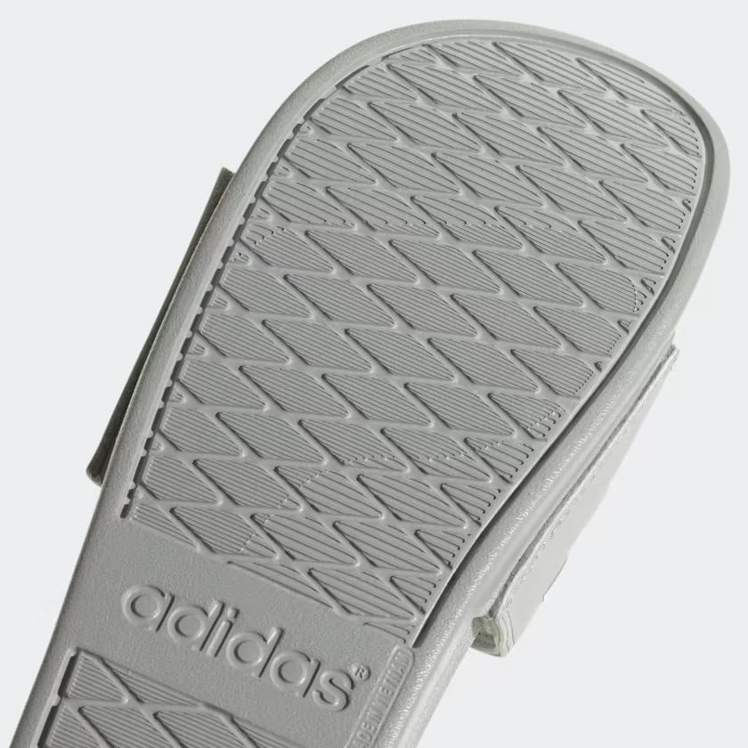 Đế ngoài bền bỉ của dép Adidas Adilette Comfort