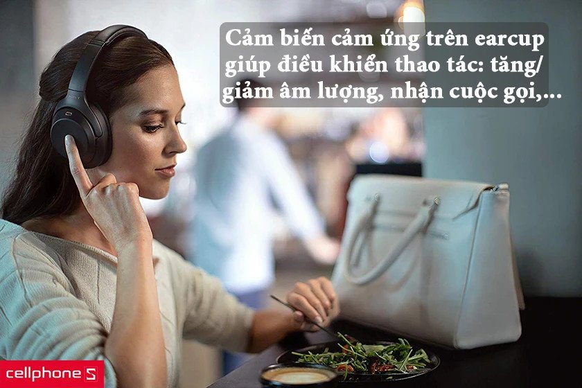 Điều khiển cảm ứng tiện lợi trên củ tai của Sony WH-1000XM3 cho phép thao tác dễ dàng