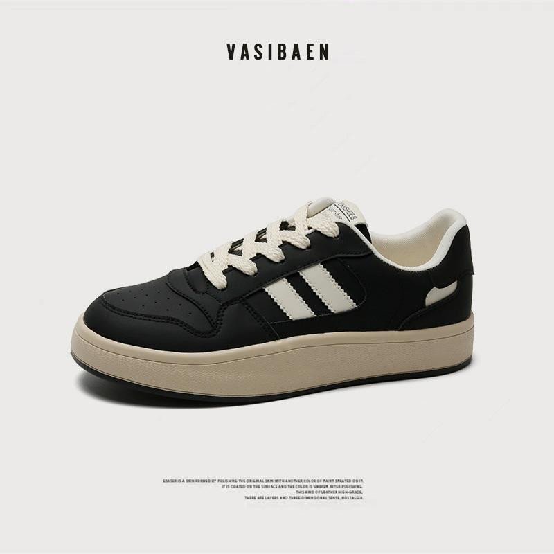 Đôi giày sneaker nam giá rẻ màu đen lịch lãm, dễ phối đồ