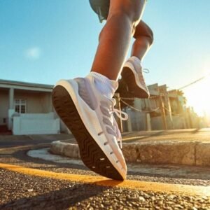 Giày Adidas Nữ Đi Bộ: Chọn Lựa Hoàn Hảo Cho Nàng Năng Động