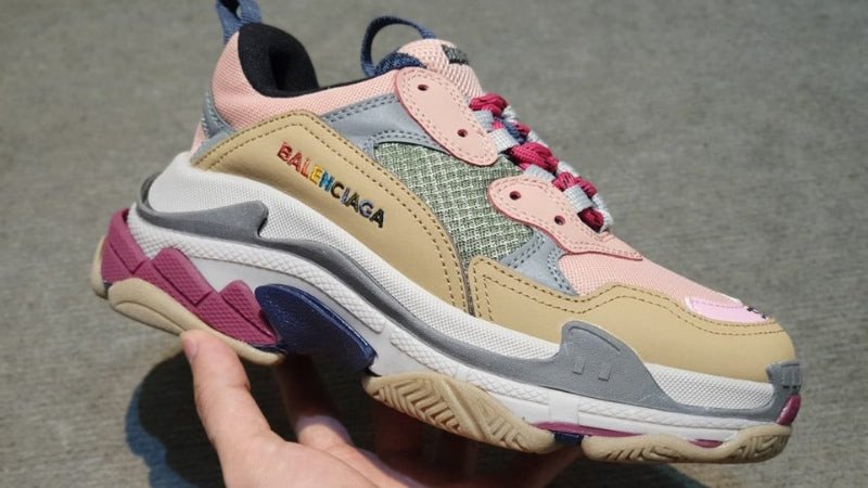 Giày Balenciaga Triple S - xu hướng chunky của các hãng giày sneaker nổi tiếng
