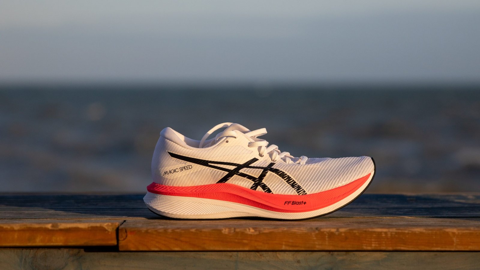 Giày chạy bộ ASICS Magic Speed 3, mang lại sự ổn định, đệm mềm và công nghệ ASICSGRIP.