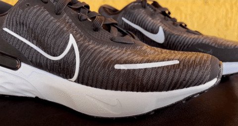 Giày chạy bộ Nike Renew Run 4 với thiết kế hiện đại và đế đệm êm ái