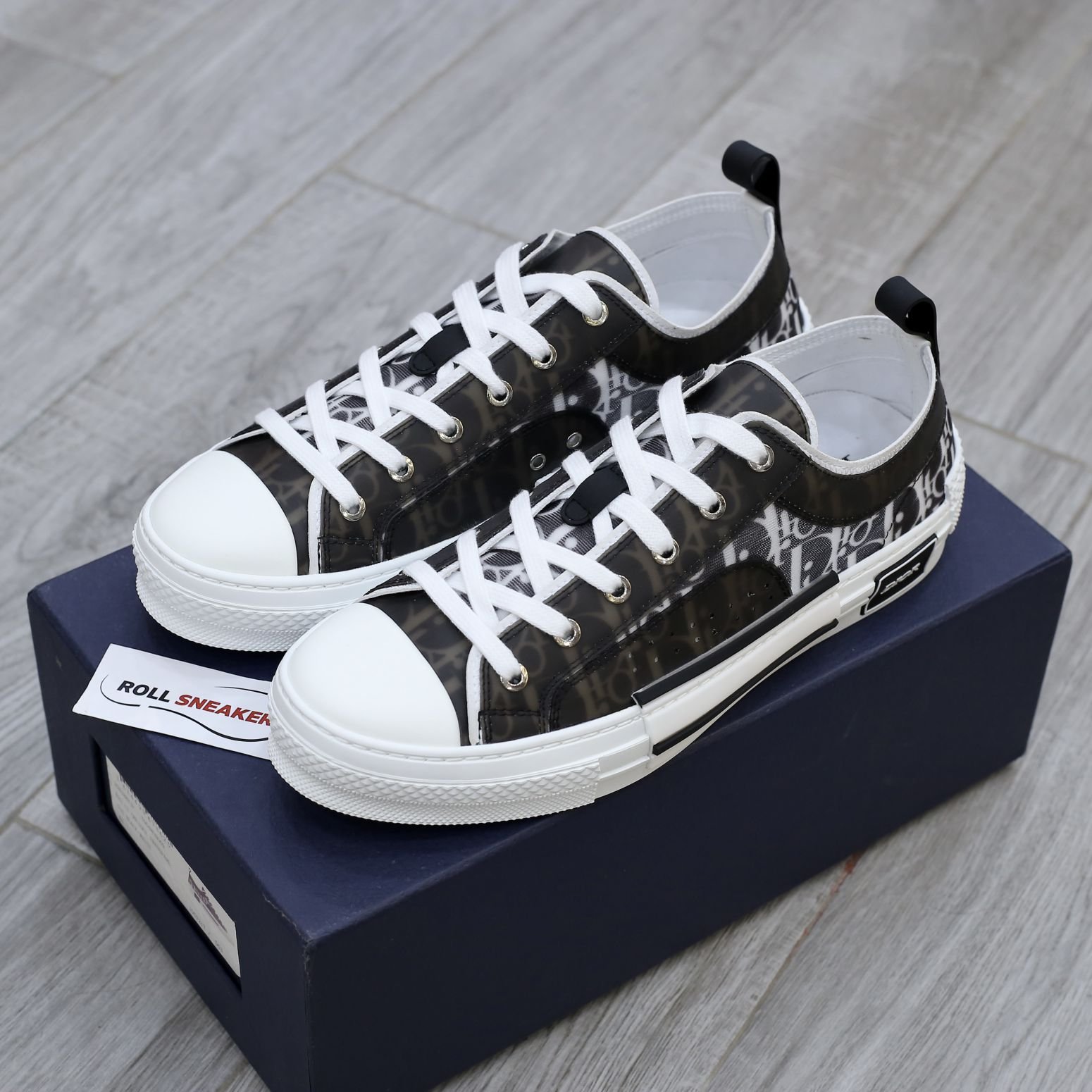 Top Giày Adidas Nổi Bật Nhất Cho Mọi Phong Cách Tại Swagger