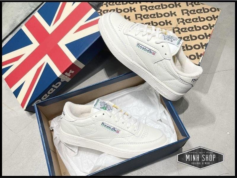 Giày Reebok Club C 85 Vintage với tông màu trắng và xanh lá cây cổ điển