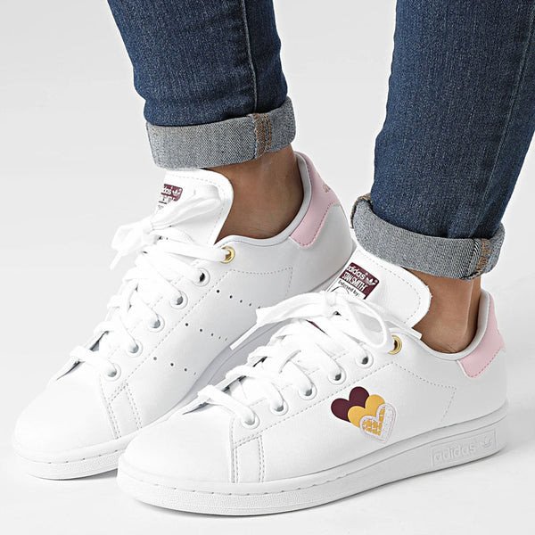 Giày thể thao nữ adidas Stan Smith hồng pastel, họa tiết trái tim ngọt ngào