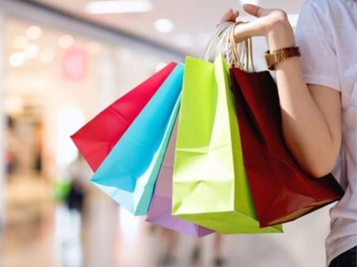 Giày xách tay có phải luôn là chính hãng không khi mua tại shop bán giày sneaker?