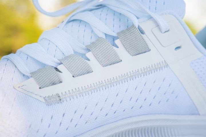 Hệ thống dây buộc và lưỡi gà trên Nike Air Zoom Pegasus 38