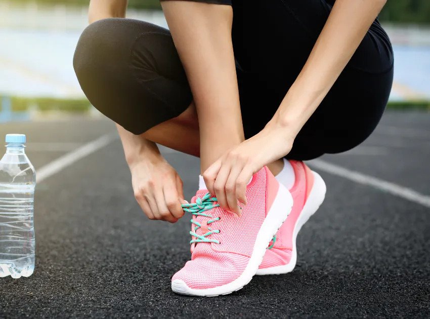 Hình ảnh minh họa các cách cột dây giày đẹp và đa dạng trên nhiều mẫu sneaker