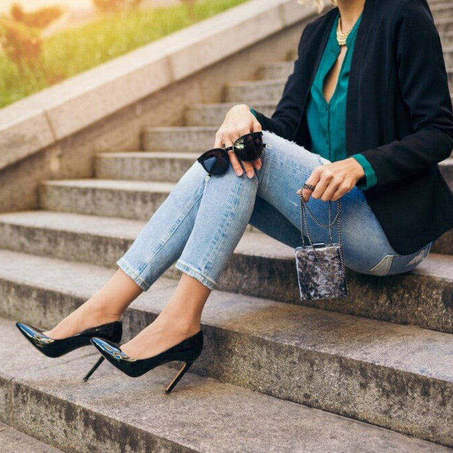 Hình ảnh minh họa nữ giới với bàn chân dài 25cm nên chọn size giày nữ phù hợp