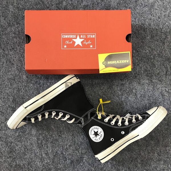 Hình ảnh một góc Hurazon với các kệ giày thể thao đa dạng mẫu mã và màu sắc