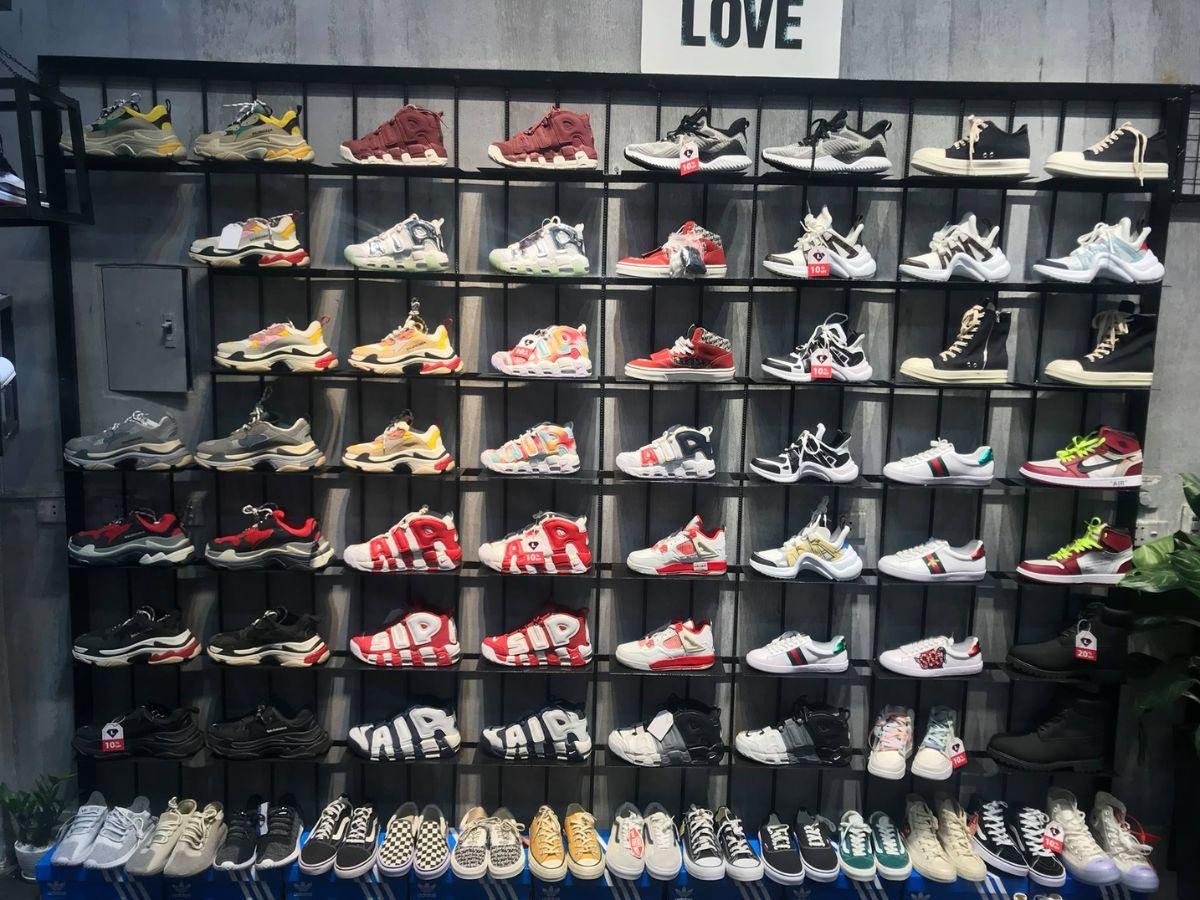 HNM Sneaker là shop bán giày sneaker uy tín tại Hà Nội
