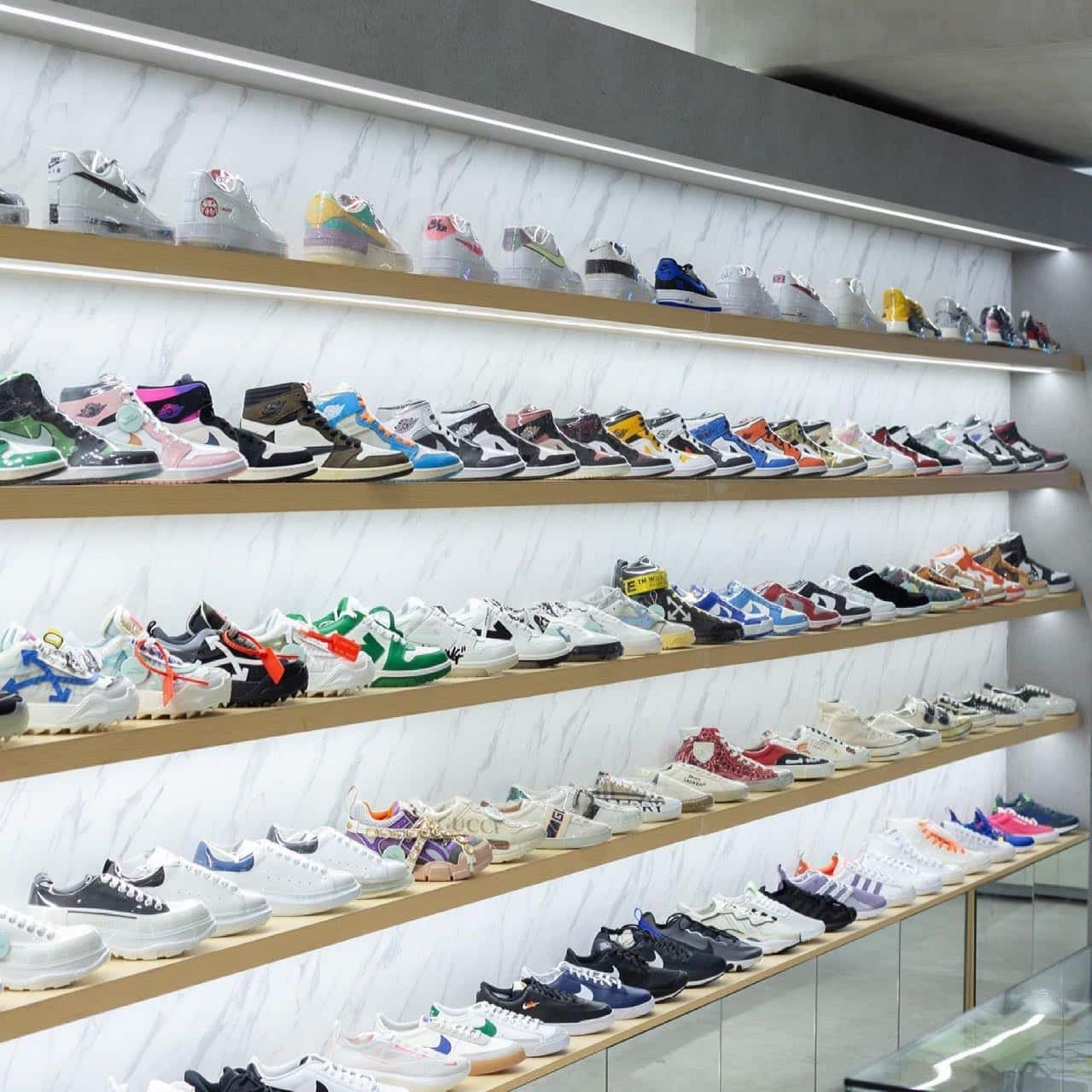 Không gian trưng bày độc đáo của Tico Sneaker, nơi mua giày sneaker cao cấp ở Hà Nội