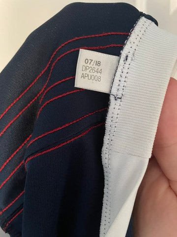 Mã code Adidas chính hãng trên tem sản phẩm