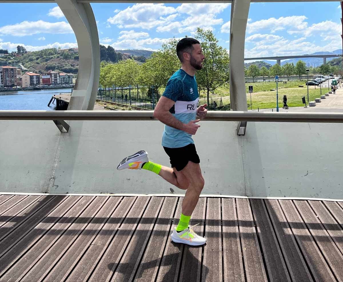 mặt bên giày nike pegasus 40