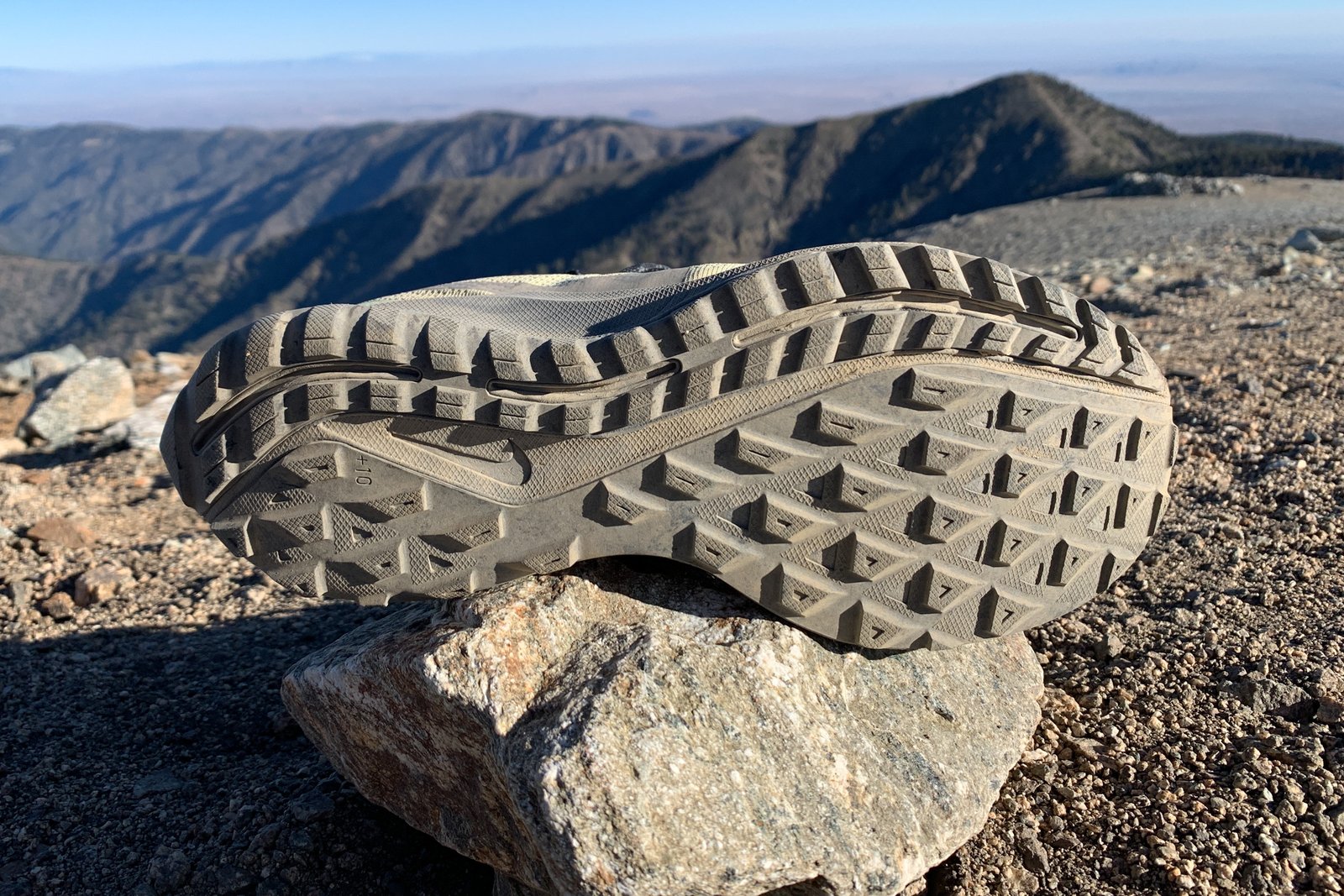 Mặt dưới đế giày Nike Air Zoom Pegasus 36 Trail sau hơn 100 dặm sử dụng