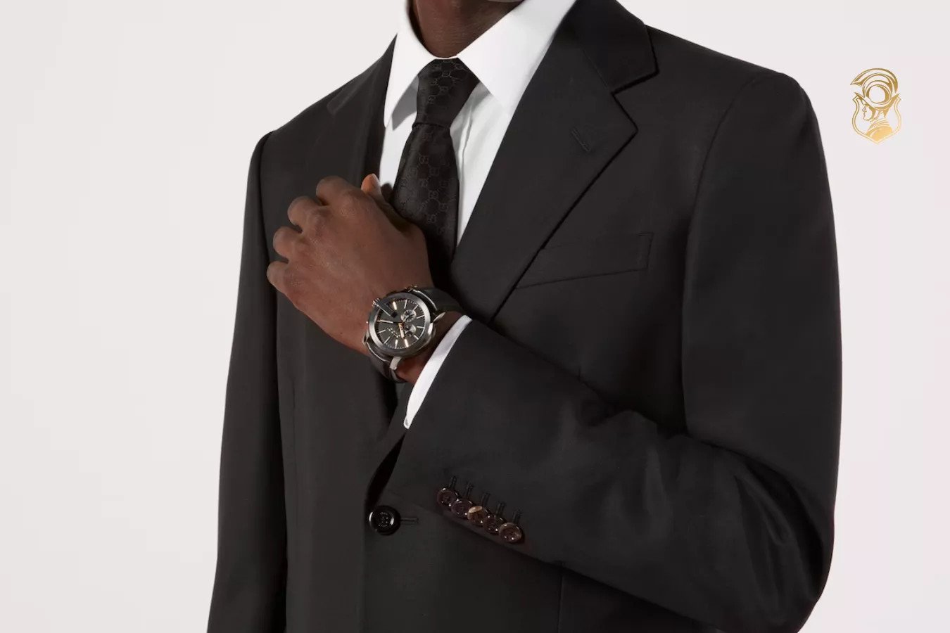 Mẫu đồng hồ Gucci G-Chrono nam tính với chức năng chronograph hiện đại.