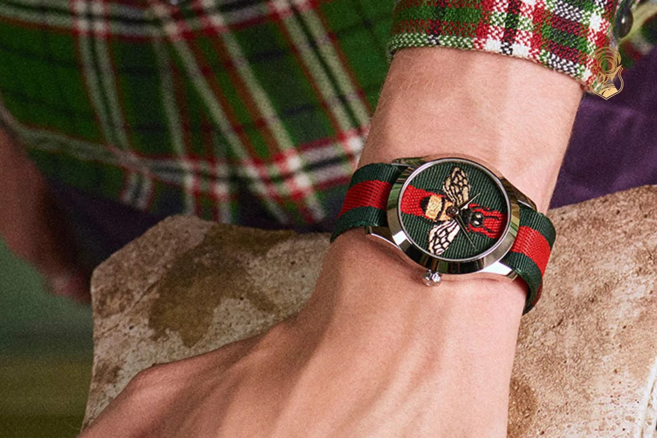 Mẫu đồng hồ Gucci nam với thiết kế mặt số độc đáo và họa tiết đặc trưng.