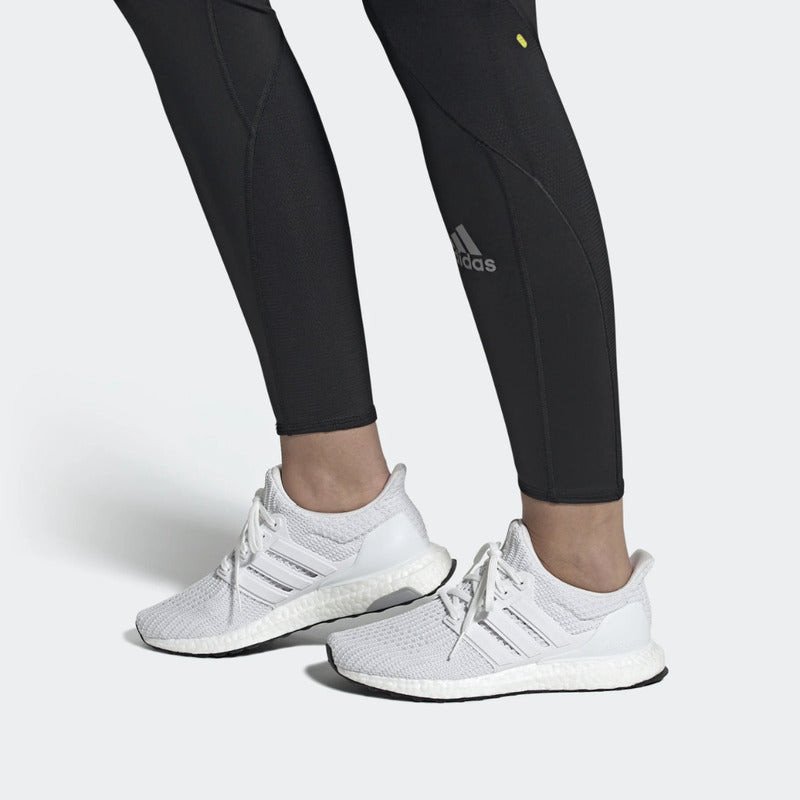 Mẫu giày Adidas Ultraboost 4.0 DNA với thiết kế hiện đại, được ưa chuộng tại Việt Nam